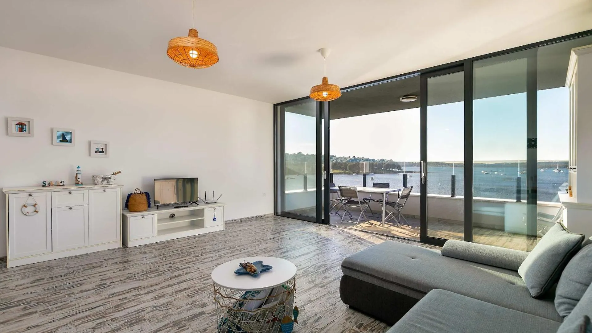 Sunset Bay Apartment With Pool In Medulin Croatia