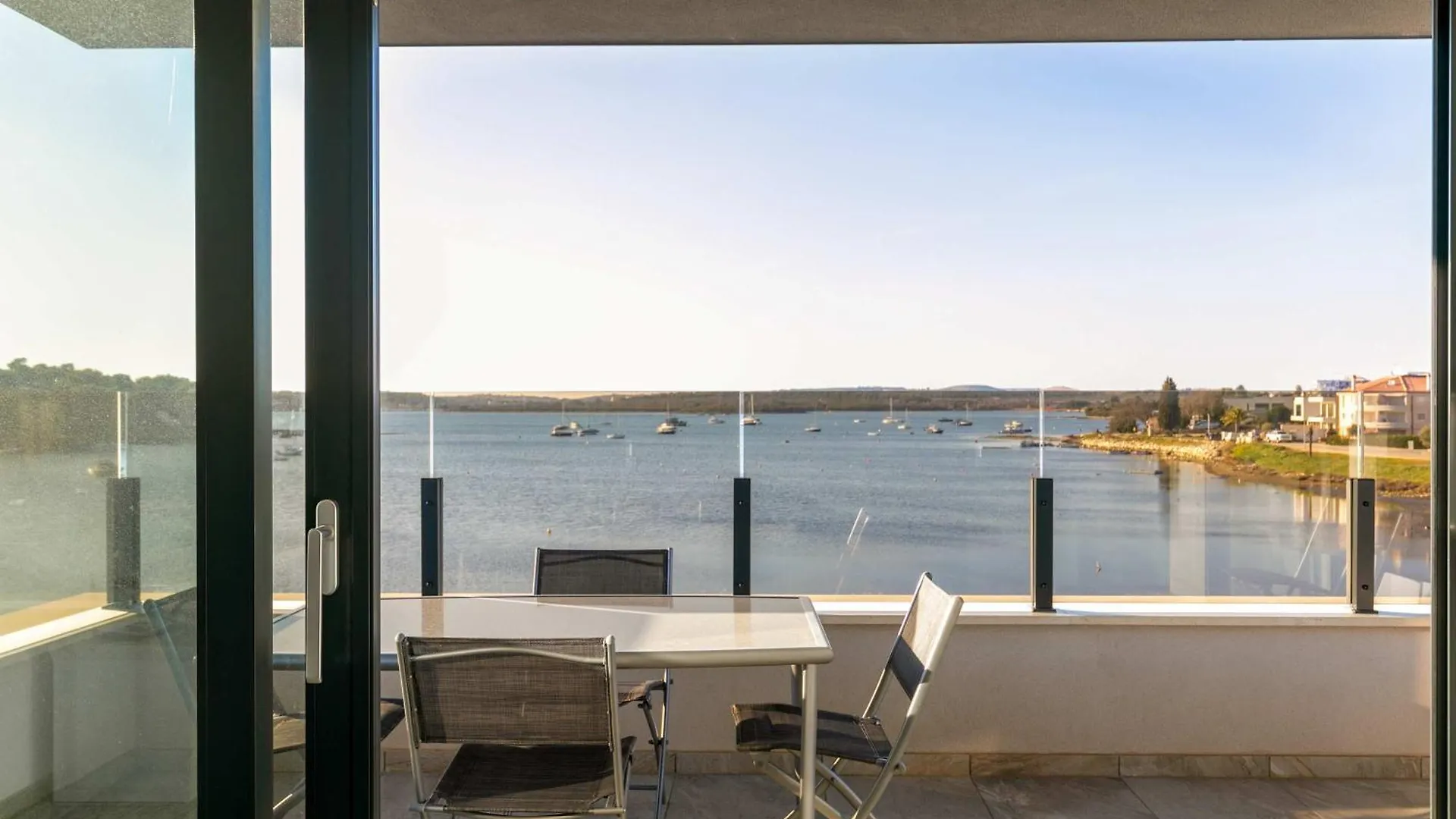 Sunset Bay Apartment With Pool In Medulin